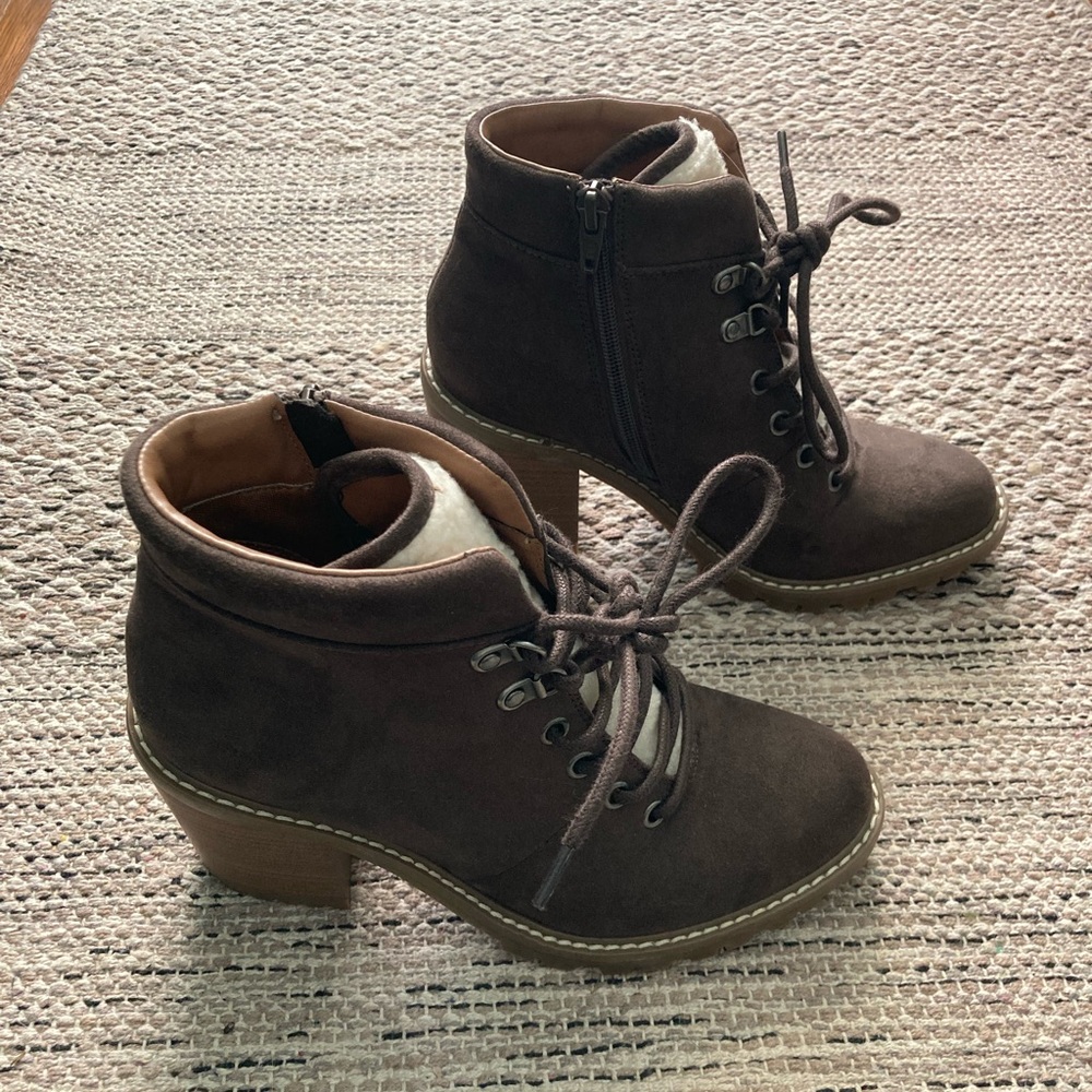Universal Thread Heeled Booties